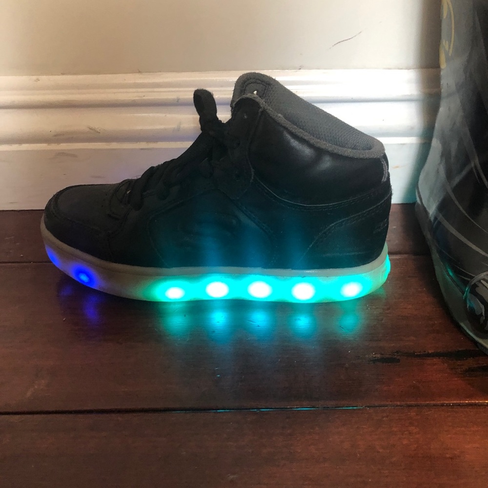 Boy black Skechers light up shoes!